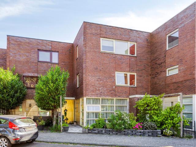 Eengezinswoning, verspringend te huur in Den Haag