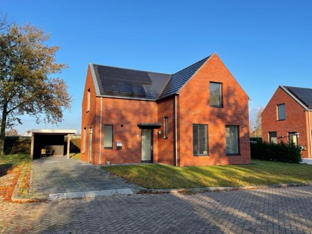 Eengezinswoning, vrijstaande woning te huur in Feanwâlden