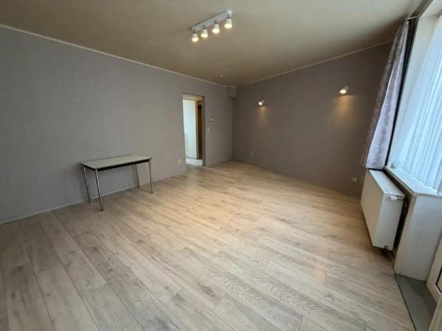 Eénslaapkamer appartement dichtbij het commercieel centrum van Blankenberge. Gelegen op het tweede verdiep in een gebouw zonder lift