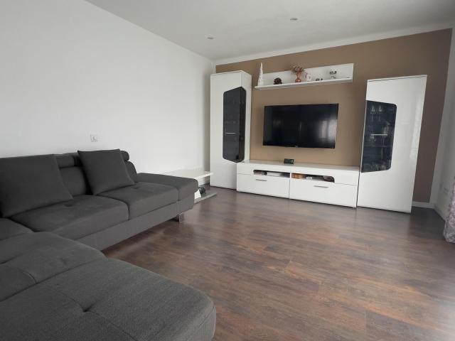 EEK A, helles 4,5 Zi. Einfamilienhaus, großem Garten plus 130 m² Gewerbefläche mit flexibler Nutzung