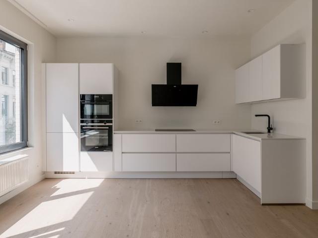 Eerste bewoning na renovatie in dit duplex appartement nabij het Vlinderpaleis op het Zuid