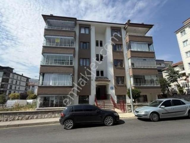 Efdal Lap Emlaktan Aker Market Altı Arım Sitesi Kiralık 3+1