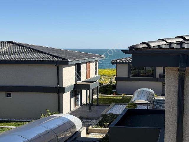 Efe'de Deniz Manzaralı Müstakil Lüks Tam Eşyalı Kiralık Villa