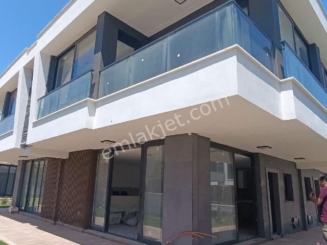 Efeler De 3+1 Uygun Villa