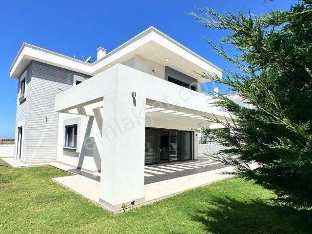 Efeler Mah 500 Mt Arsa İçinde Tam Müstakil Havuzlu Full Eşyalı 4+1 Lüks Villa