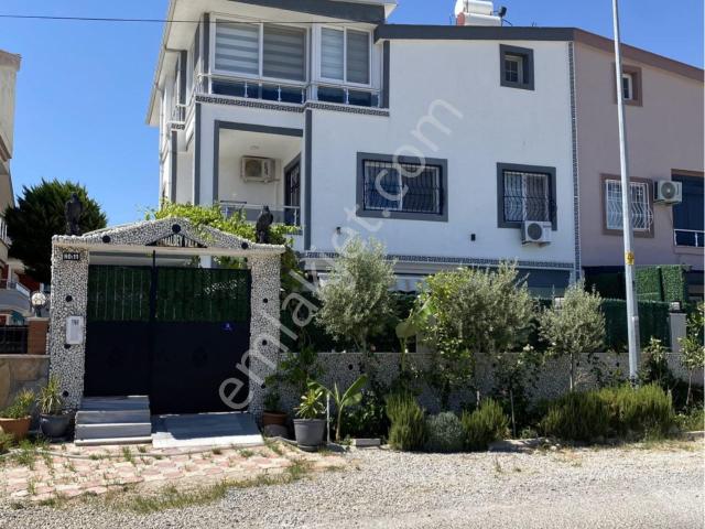 Efeler Mahallesinde 5+2 Havuzlu Villa