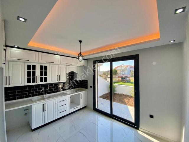Efelerde Muhteşem 4+1 Ayrı Mutfak 240m2 Havuzlu Bitişik Nizam Villa