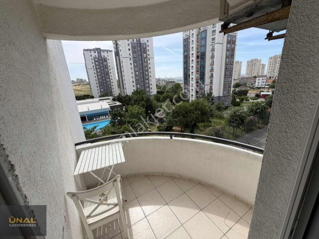 Efes Sitesi'nde Havuz Ve Peyzaj Manzaralı Ferah Köşe 1+1 Satılık
