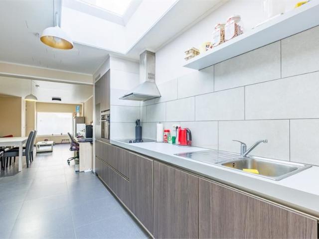 EFFICIENT en PRAKTISCH ingerichte woning 2 à 3 slpks met STADSTUIN
