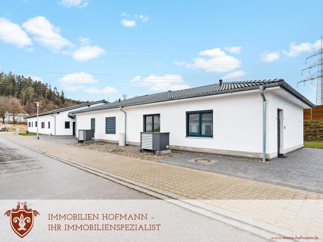 Sofort bezugsfrei! Effizienzhaus 40 Bungalow Doppelhaushälfte mit Garten!