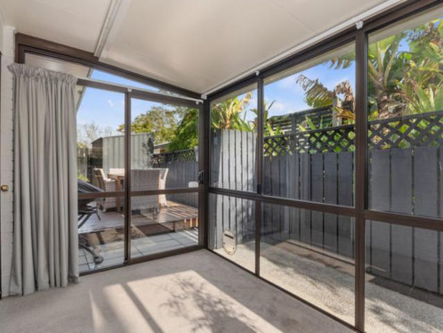 Effortless Living Close to Town