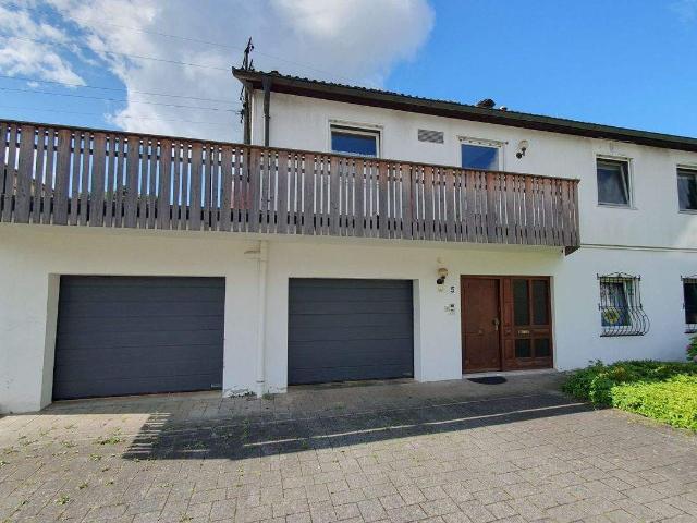 EFH, 2 Terrassen, 2 Garagen, 825 m² Grundstück