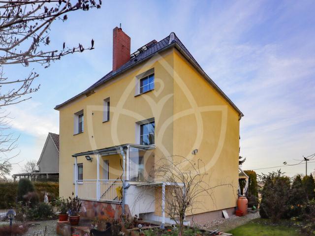 EFH auf ca. 2.298 m² Grundstück mit Pool und Nebengebäuden in Mahlow!