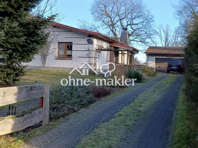 EFH im Bugalowstil mit Doppelgarage, Doppel Carport und großen Garten