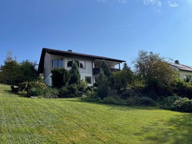 EFH mit viel Platz bis zu 4 Kinderzimmer möglich WF ca. 215 m² Grst. ca. 910 m² Doppelgarage Hof/Saale