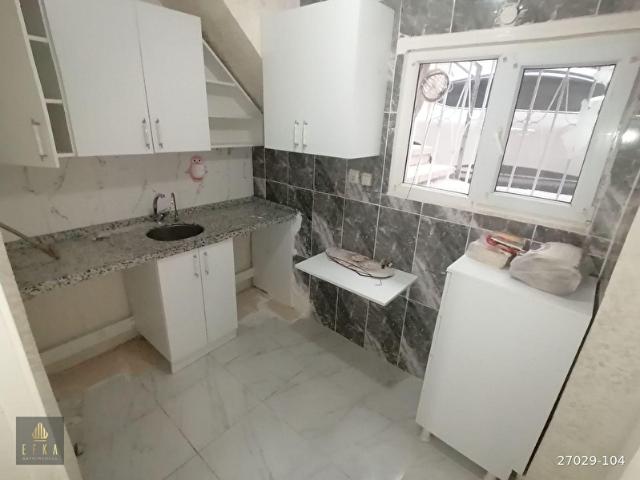 EFKA'DAN YENİBOSNA PAZAR PAZARINA YAKIN SATILIK 2+1 70 m2 BAHÇE KATI DAİRE