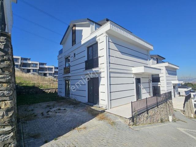Ekşioğlu Konaklarında Satılık 5+2 245m² Lüks Tripleks Villa