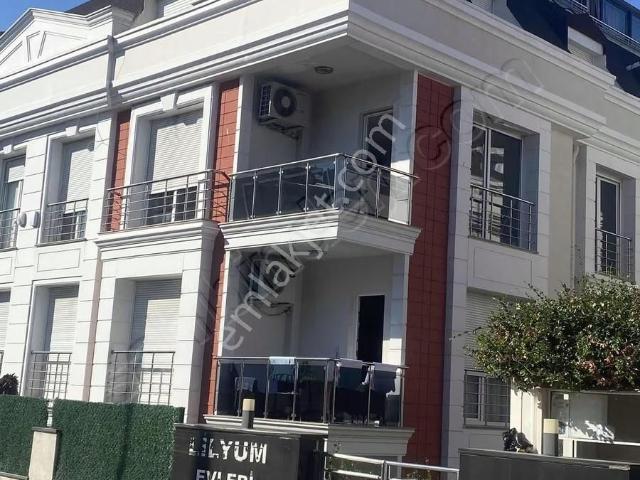 Ekşinar Gym'den Florya Şenlikköyde Sitede Satlık Dubleks Daire