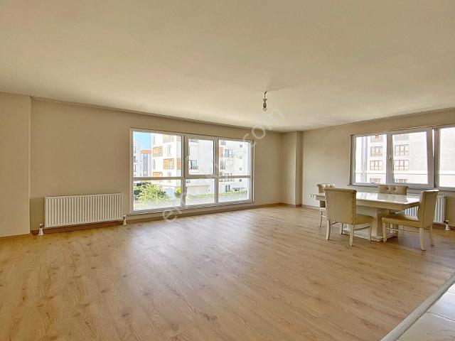 Ekşoğlu Mahallesinde Site İçi Güvenlikli 1+1 Kiralık Daire