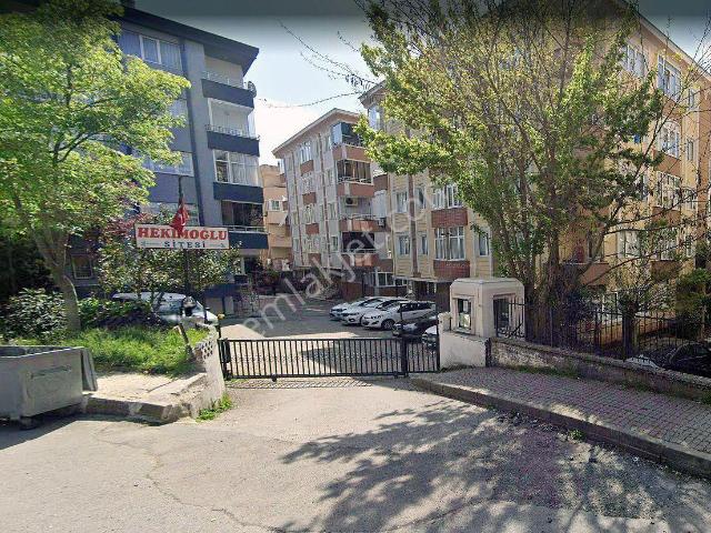 Çekmeköy Madenler Site İçerisinde Satılık Daire