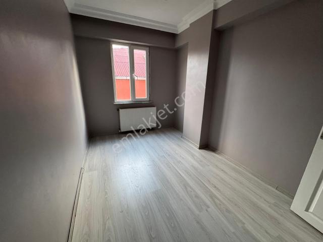 Çekmeköy Mehmet Akif Mah.geniş Satılık 3+2 Dubleks Daire