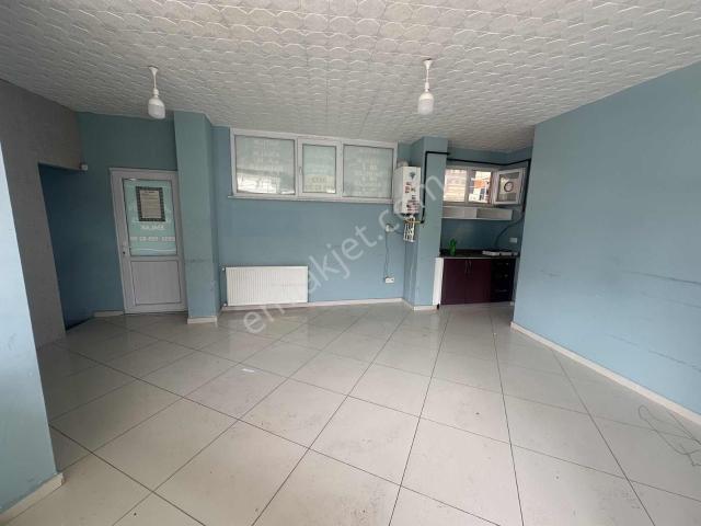 Çekmeköy Merkez Mah.60 M2 Kiralık Dükkan