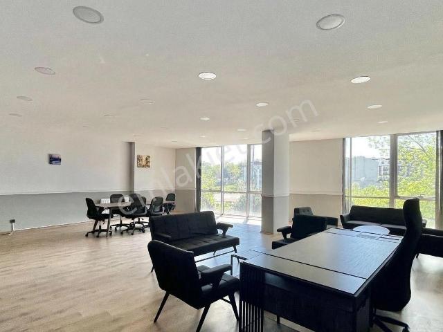Çekmeköy Merkez Mahallesi 150 M2 Kiralık Ofis