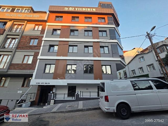 ÇEKMEKÖY MERKEZ MAHALLESİNDE SIFIR BİNADA BALKONLU 3+1 SATILIK
