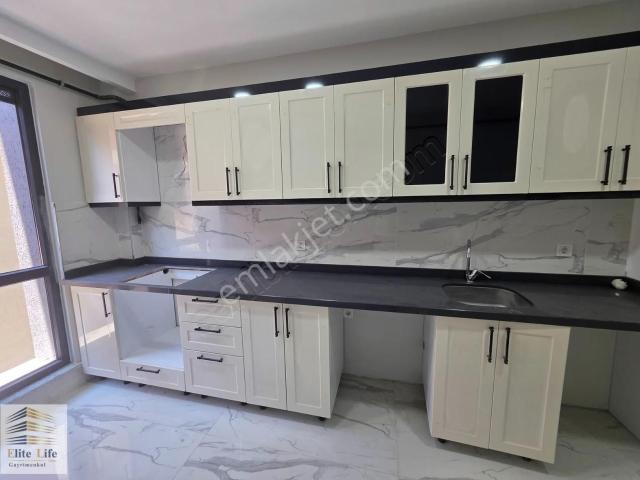 Çekmeköy Merkez Mh.kapalı Otoparklı Butik Site 3+1 Ara Kat Daire