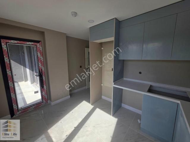 Çekmeköy Merkez'de Akıllı Ev Sistemli Kapalı Otoparklı Lüks 2+1