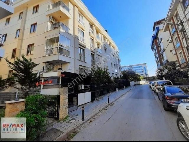 Çekmeköy Mimar Sinan Da Satılık Site İçerisinde 4+1 160m2 Dublex