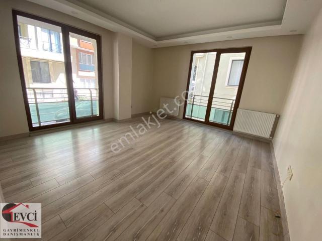 Çekmeköy Mimarsinanda Arakatta Ebeveyn Banyolu Kiralık Daire