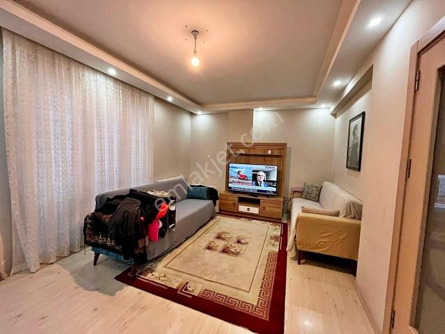 Çekmeköy Aydınlar Mahallesinde 2+1 Satılık Arakat Daire