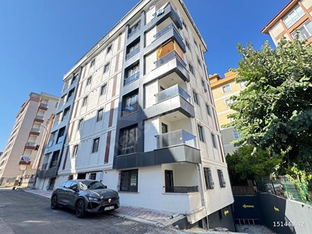 ÇEKMEKÖY AYDINLAR MAHALLESİNDE GENİŞ FERAH 2+1 SATILIK DAİRE