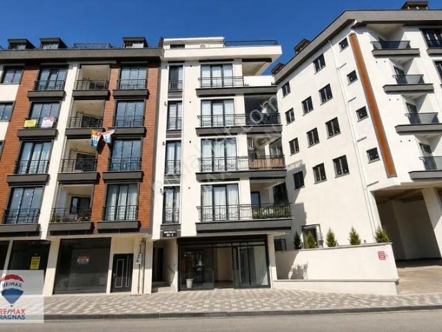 Çekmeköy Alemdağ'da Ara Kat 2+1 Satılık Daire
