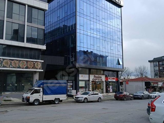 ÇEKMEKÖY ALEMDAĞ MERKEZ'İN KALBİNDE SATILIK PLAZA OFİS KATI