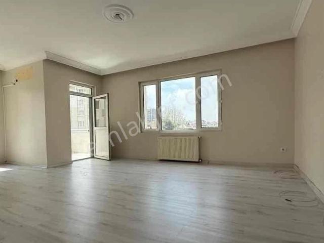 Çekmeköy Beşyıldız 1. Etap Havuz Manzaralı 3+1 Satılık Daire