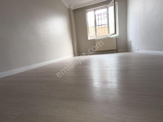 Çekmeköy Belediyesi'nin Karşısında 2+1 Kiralık Daire