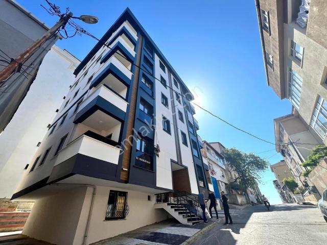 Çekmeköy Cumhuriyet Mh. Satılık Giyinme Odalı 2+1 Yüksek Giriş
