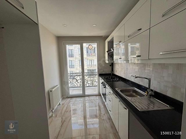 ÇEKMEKÖY DE SIFIR E. BANYOLU SATILIK 2+1 DAİRE