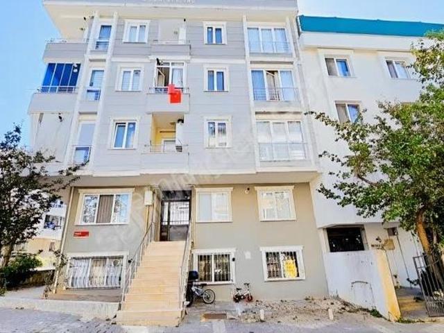Çekmeköy Hamidiye Mahallesinde Yatırımlık Kiracılı Daire Satılık