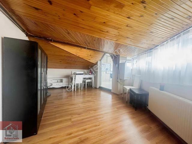 Çekmeköy Hamidiye Mh Kiralık Eşyalı 2+1asansörlü Çatı Katı Daire
