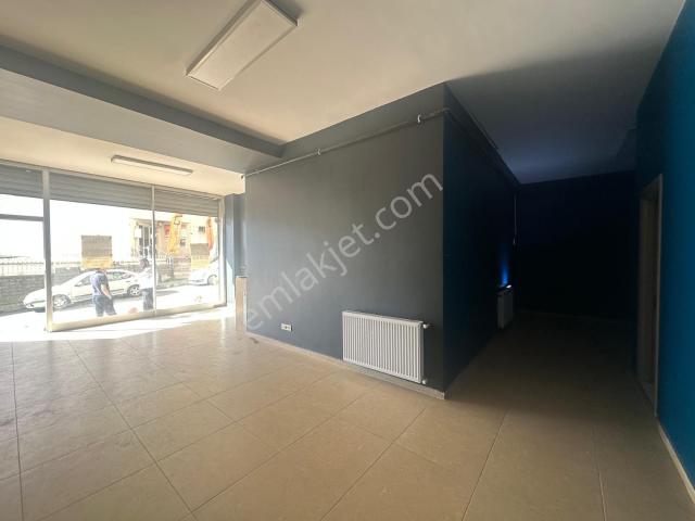 Çekmeköy Kirazlıderede Oldukça Kullanışlı Yeni Binada 60m2dükkan