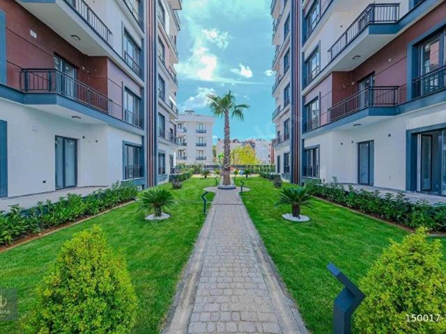 ÇEKMEKÖY PALMİYE EVLERİNDE SATILIK LÜKS 3+1 DAİRE