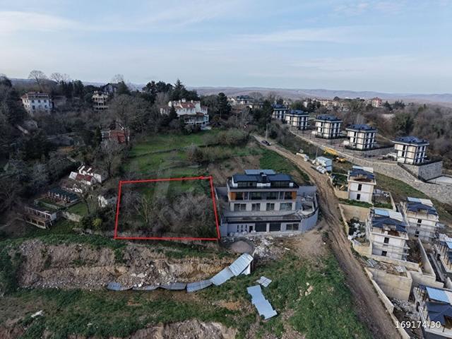 Çekmeköy Reşadiye Köyünde İYİ KONUMDA Satılık Villa İmarlı Arsa