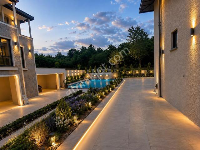 Çekmeköy Reşadiye'de 3 Katlı Prestijli Satılık Tripleks Villa