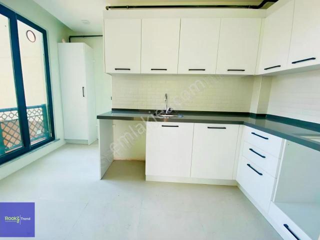 Çekmeköy Soğukpınar Mahk.otopark E.banyo 2+1 Kiralık Sıfır Daire