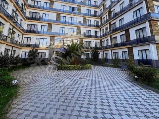 Çekmeköy Taşdelen De Site İçinde İskanlı Satılık Ara Kat Daire