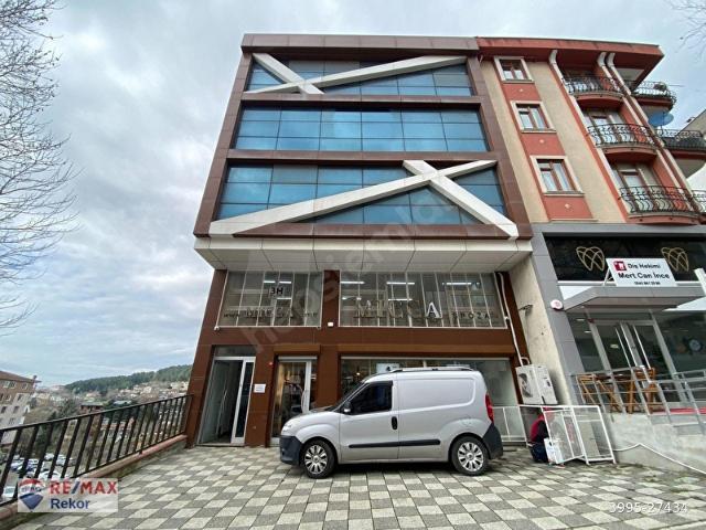Çekmeköy'de Çavuşbaşı Cad. Üzerinde Kiralık 160 m Ofis & Büro