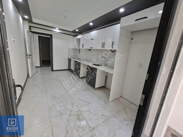 Ekerden Gökmeydanda Pazar Dibinde Sıfır 2+1 Fırsat Daire